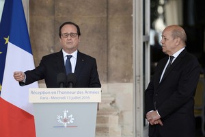 هولاند: فرنسا ستنشر حاملة طائرات في الخريف لقتال 'داعش'