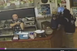 ماذا عمل بائع كباب مصري بنيوزيلندا... ليجمع ربع مليون مشاهد؟