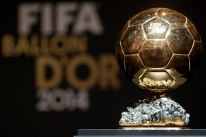 كرة FIFA الذهبية تكشف عن سر صنعها