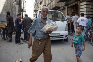 الأردن يفتح الحدود الشمالية لإيصال مساعدات للاجئين سوريين