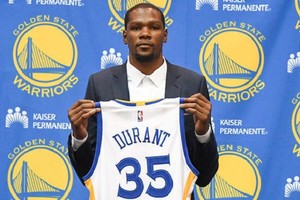 انتقال دورانت الى ووريرز يثير مخاوف المفوض