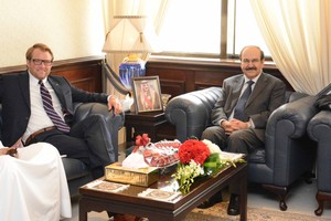 ميرزا يؤكد التعاون مع الشركات في مجال الكهرباء والماء