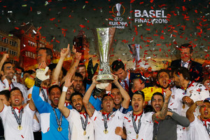 أشبيلية يطالب بالعدالة أمام برشلونة