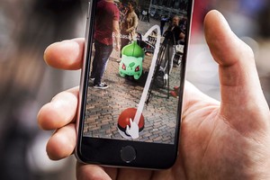 سائق يقدم خدماته لمستخدمي لعبة بوكيمون بالأجر