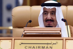 العاهل السعودي يغادر المملكة في إجازة خاصة وولي العهد يدير البلاد