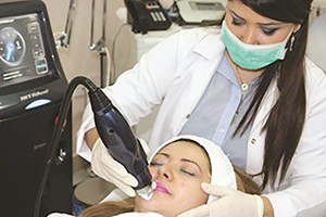 بعيداً عن التقشف... الكويتيات ينفقن 310 ملايين دينار كويتي سنوياً على العناية بالبشرة