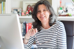 العثور على جثة مؤلفة بريطانية مفقودة منذ 3 أشهر في منزلها