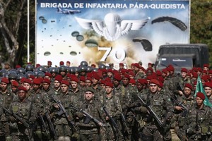 قوات الأمن البرازيلية تجري تدريبات لمكافحة الإرهاب في ريو دي جانيرو