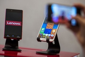 'لينوفو' تنتج أول هاتف ذكي بنظام 'ويندوز 10'