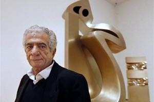 الشرطة الإيرانية تنفي تقديمها شكوى ضد نحات شهير 