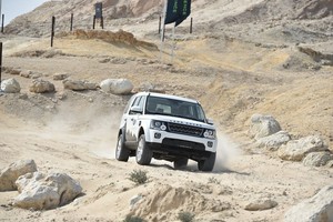 حلبة البحرين الدولية تدعوكم للاستمتاع بجولات لاند روفر للتجارب