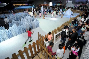 بالصور... 28 ألف زائر قصدوا مهرجان 'تساقط الثلج في الصيف'