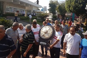 الزمالك يسلم درع الدوري المصري الممتاز للأهلي