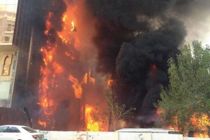 إخماد حريق في فندق بمكة دون إصابات