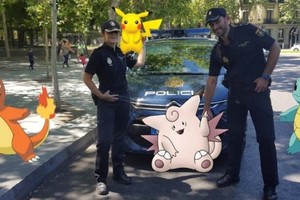 الشرطة الإسبانية تصدر إرشادات خاصة بالسلامة لمستخدمي لعبة 'بوكيمون غو'