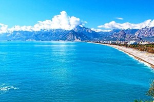 شاطئ 'كونيالتي' نبض مدينة أنطاكيا التركية ومقصد السياح الأول