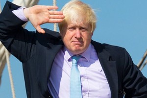 وزير خارجية بريطانيا يدعو روسيا لإقناع الأسد بإنهاء الصراع السوري