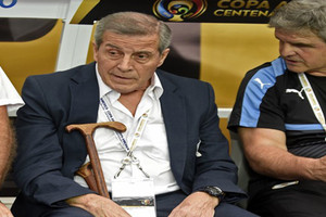 مدرب أوروغواي تاباريز يعترف بإصابته بمرض مزمن