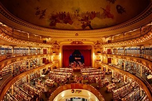 بالصور... تحويل مسرح عمره 100 عام إلى مكتبة بالأرجنتين