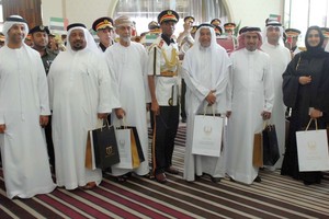 بالصور... تكريم أسرة عمل  'خيانة وطن' في الامارات