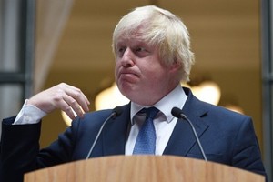 وزير خارجية بريطانيا يحث روسيا على مطالبة الاسد بالتنحي