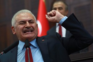 رئيس الوزراء التركي يعلن اتخاذ قرارات مهمة غدا الأربعاء