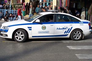 أردني سرق سيارة سعودي وفيها أبناؤه وانقلب بهم في مطاردة من الشرطة