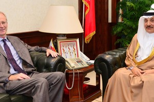 وزير العمل يبحث تعزيز التعاون مع السفير الأميركي