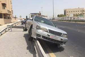 إصابة بحرينية بتدهور سيارتها على شارع الإعلام بمدينة عيسى