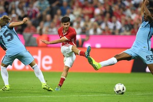 بالصور... بايرن يلحق الخسارة الأولى لغوارديولا مع مانشستر سيتي