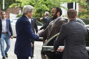 وزير الدفاع السعودي يبحث مع كيري العلاقات الثنائية