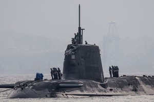 تصادم بين غواصة نووية بريطانية وسفينة قرب جبل طارق