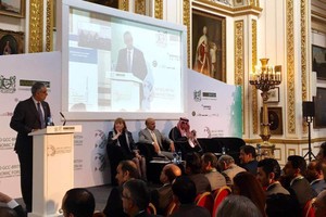 وزير 'الصناعة': البحرين تمتاز بمناخ استثماري منفتح وبنية تحتية قوية