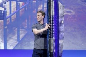 بالصور... 'فيسبوك' تطلق طائرة شمسية بدون طيار مخصصة لخدمات الانترنت