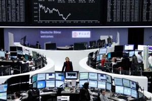 أسهم أوروبا تنخفض صباحا مع تراجع قطاع التعدين وهبوط سكانسكا