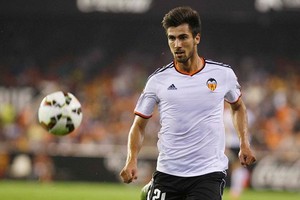 برشلونة يضم البرتغالي غوميش من فالنسيا