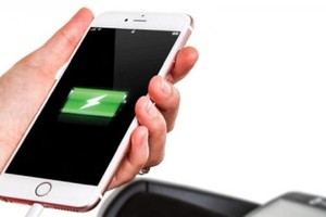 صرعة تقنية جديدة.. عربة أطفال تشحن الهواتف