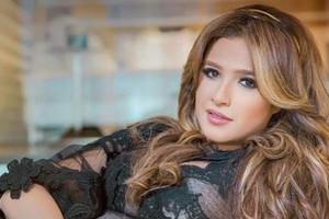 ياسمين عبدالعزيز مذيعة بـ 10 ملايين جنيه 