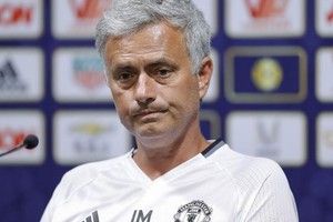 مورينيو يُجيب: هل يستحق بوغبا 100 مليون؟ وهل سيبقى روني قائداً لمانشستر؟