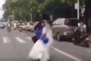 بالفيديو... سقطت العروس و'إنحاش' العريس