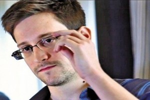 سنودن ابتكر غلافاً يقاوم التجسس على أيفون