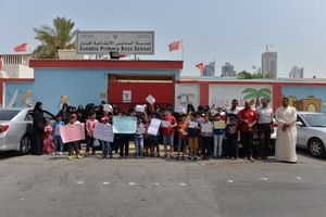 أولياء أمور 'ابتدائية السنابس' وأولادهم يناشدون رئيس الوزراء وقف إلغاء المدرسة