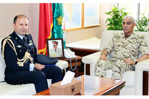رئيس هيئة الأركان يستقبل الملحق العسكري الإيطالي    