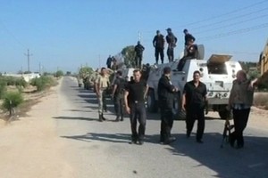 قتيل و11 مصابا من الأمن المصري في انفجارين بسيناء