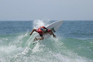 تمساح يهاجم راكب أمواج أميركي