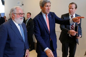 كيري يصل إلى لاوس للمشاركة في قمة دول اسيان وسط اجواء من التوتر