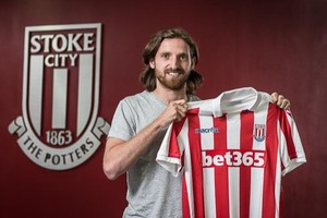 الويلزي جو ألن من ليفربول إلى ستوك سيتي