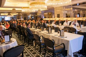 مسؤولون وخبراء محليون ودوليون يتبادلون الآراء بشأن مشاريع النفط والغاز في أبوظبي