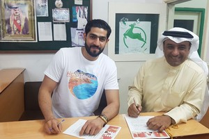 حسين مدن يوقع لـ 'يد البحرين'