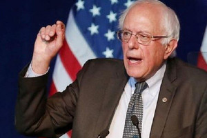 بيرني ساندرز يعتبر أن هيلاري كلينتون 'يجب أن تصبح' الرئيسة المقبلة للولايات المتحدة